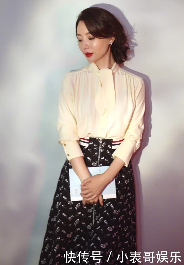 陈数是穿西装最好看的女人，她是把衣服的灵魂穿出来了