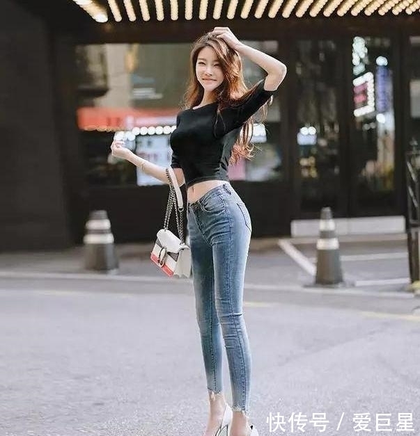  味儿|牛仔裤展现女性的自信穿搭，让你身姿妙曼显温柔女人味儿