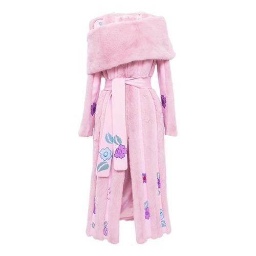 时装搭配·ifashion｜交叉十字的刺绣针法，清新的花朵漫落周身