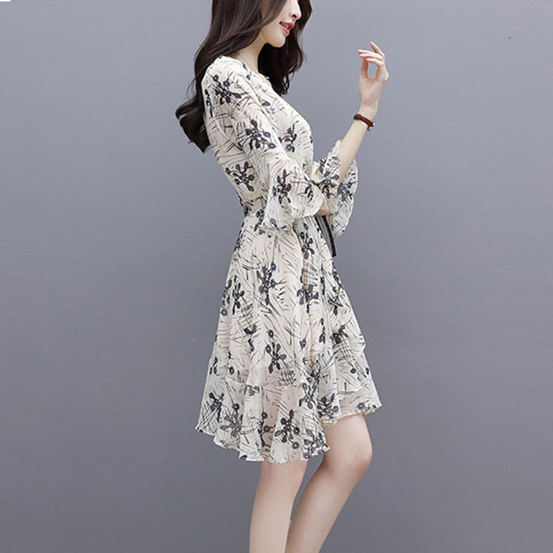 想要穿出玲珑有致的曲线吗?选好一条最收腰的裙子，优雅更迷人