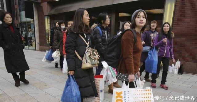 2000元人民币相当于33万韩元,在韩国能干