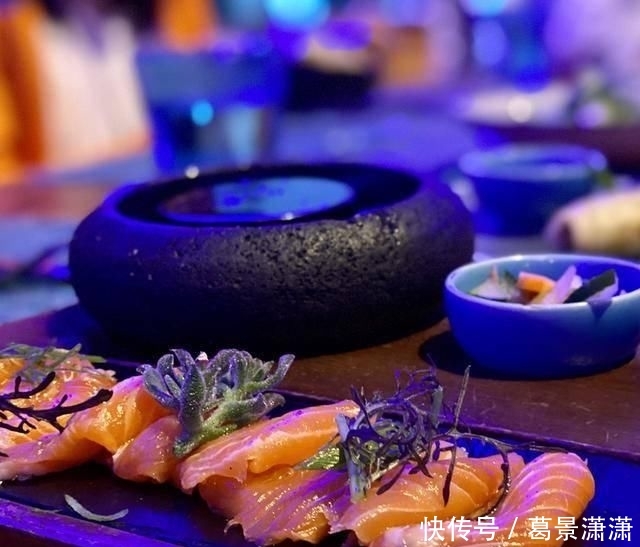  那一刻：在600多平的别墅房睡一晚是啥感觉？推开门那一刻就知道没白来