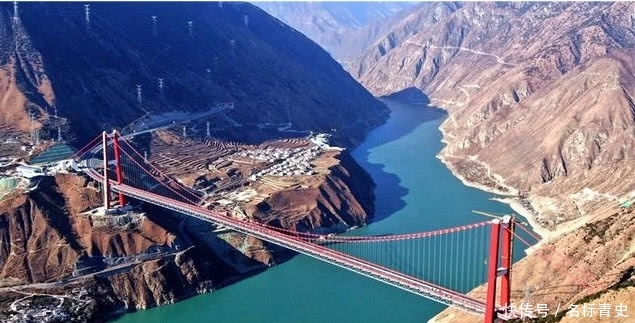 中国再创造桥新纪录，深入山体159米，依靠整座大山拽住大桥