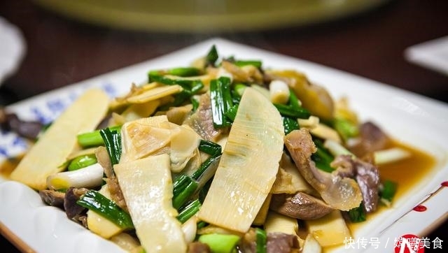 鱼头汤:安徽五线小城有一道美食,豆制品非常简单,但城里人托关系抢着买