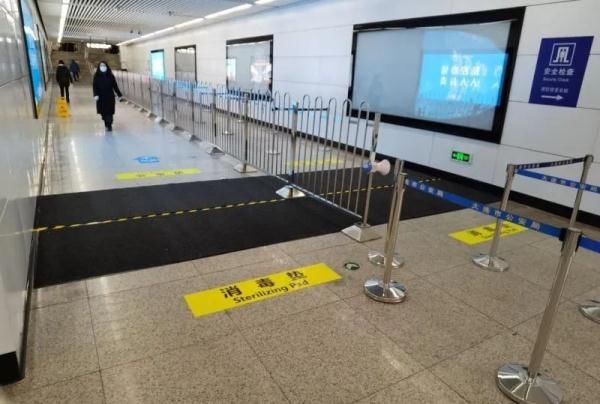  [地铁]大连地铁出入口消毒垫“上岗”！