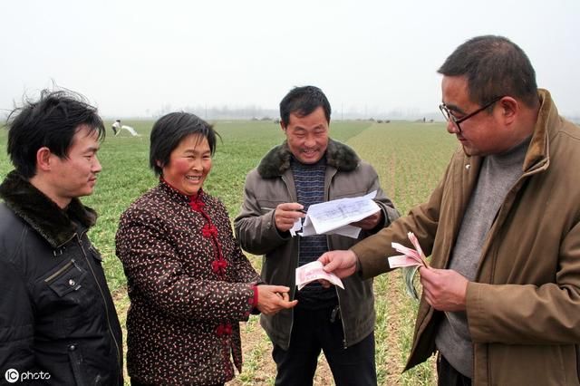 村干部工资不高，为啥很多都有车有房？3句话，揭开真相