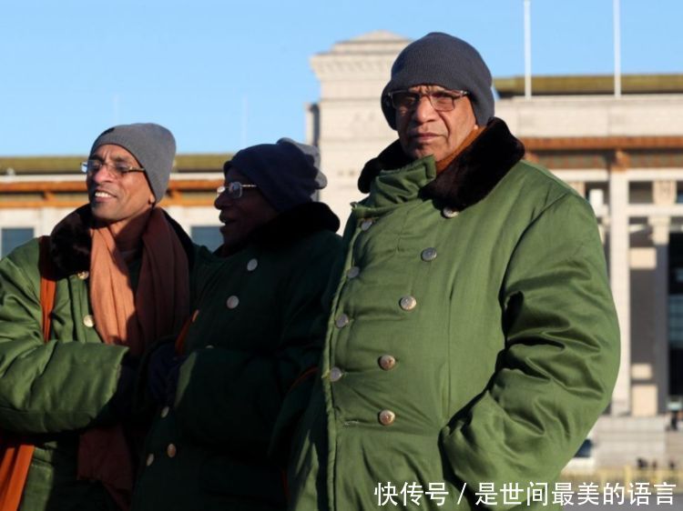 军大衣发明100多年，曾在中国风靡一时，为啥07年被我军淘汰