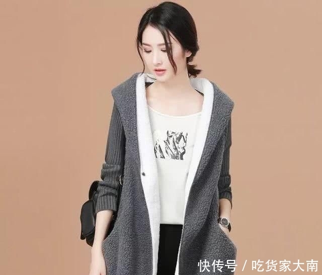『小瞧』别小瞧这羊羔毛,保暖减龄不比羽绒服差,大雪天配雪地靴刚好