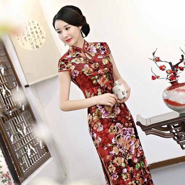 “贵”的质感，金丝绒旗袍与女人完美契合！