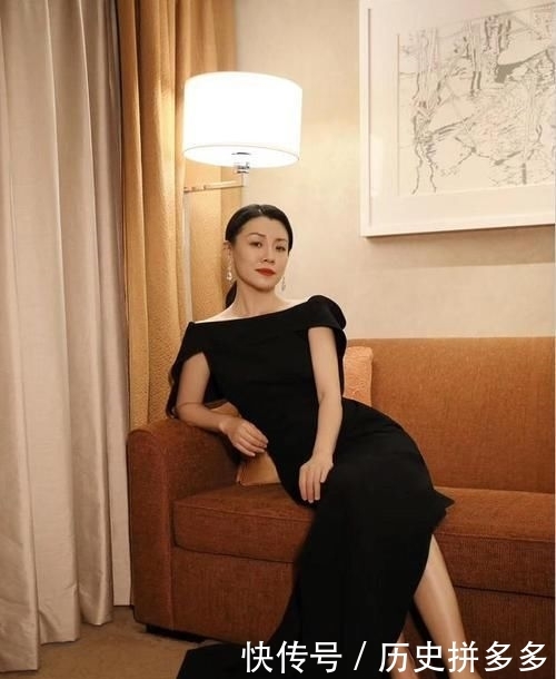 『线条』“德华姑姑”赫本造型美极了,露肩黑裙高级优雅,贵妃侧躺真妩媚