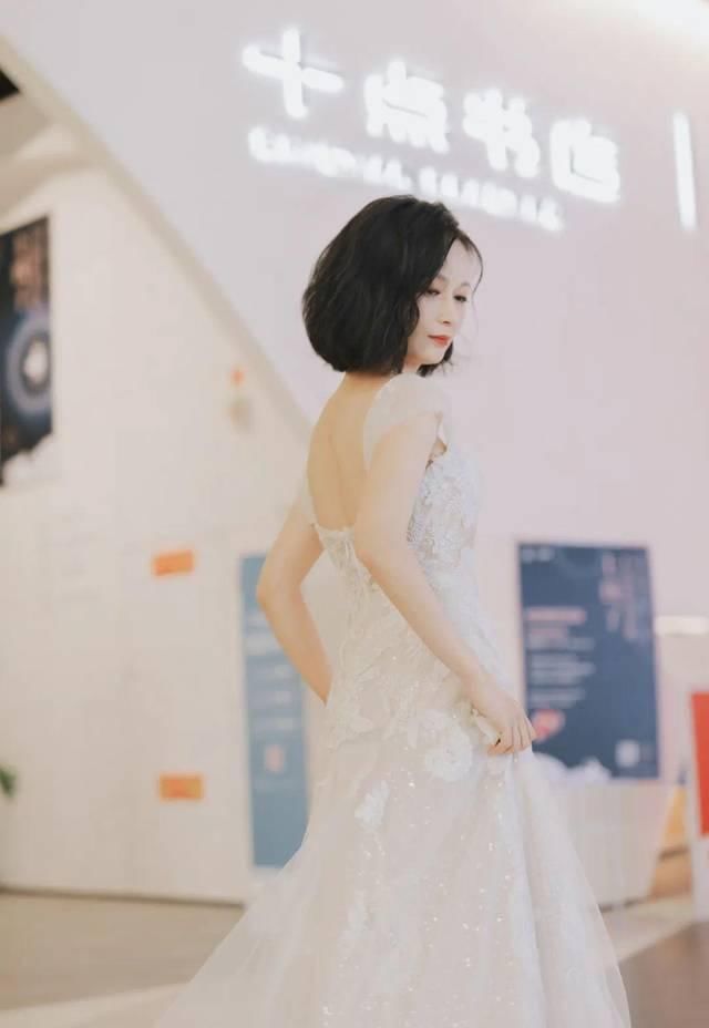  那一刻@迟到30年的婚纱照，这个母亲节我给妈妈补上了｜素人改造