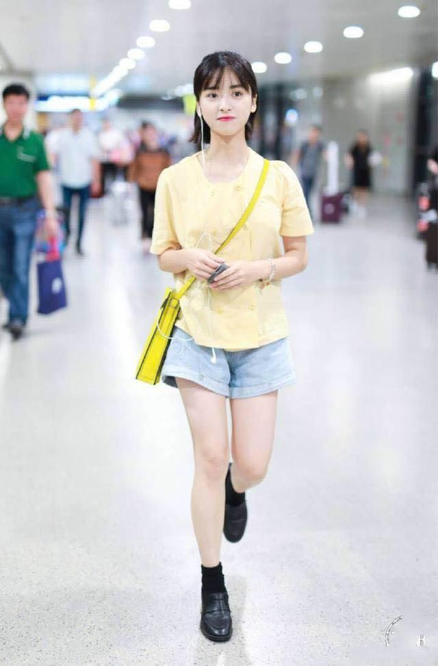 沈月瘦下来了！小腿瘦的像筷子，看到无修图的时候我被“打脸”了