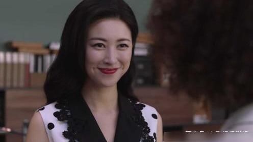 精英律师里面的栗娜是谁