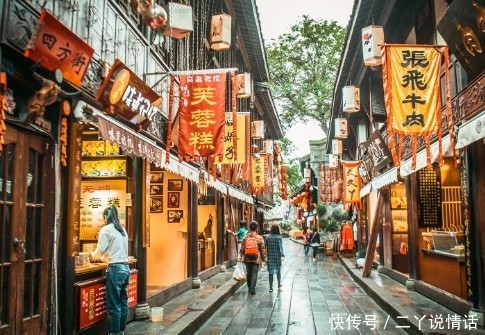 成都“最美”古街,汉服美女数不胜数,连“老外”都赞叹不已!