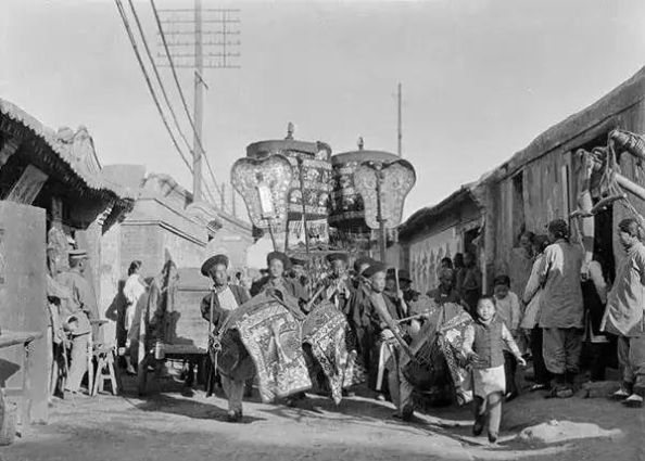  「发现」美国人在鞋盒里发现了6000张中国老照片