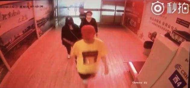 关晓彤鹿晗甜蜜出游! 分手? 那是无聊的人在瞎扯吧!