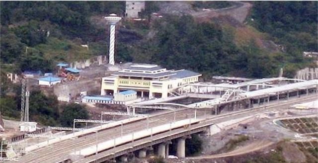 我国最奇葩的火车站：建在荒郊野岭，当地人：建了和没建一样