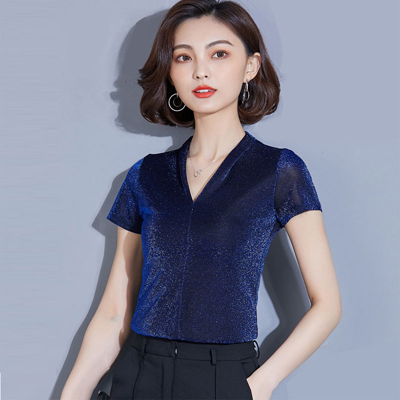 身材丰满的女人就穿吊带，特别性感有女人味，人人看了都脸红