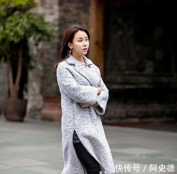  [争奇斗艳]街拍美图，清新脱俗的脚，高跟争奇斗艳谁更美？