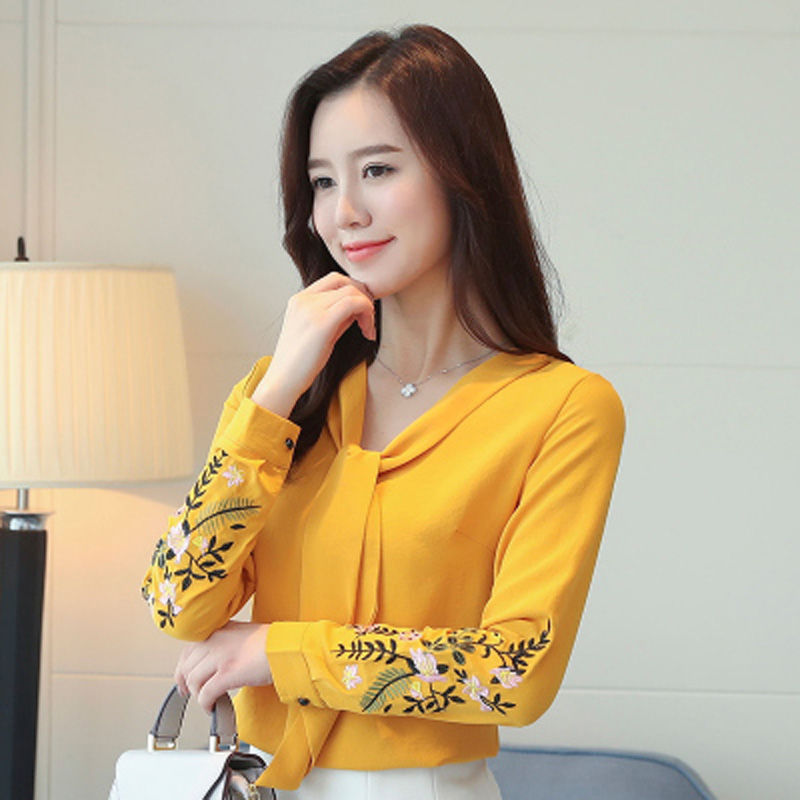 刚上新的秋款小衫!一款比一款有女人味，48岁妈妈穿，美的惊人