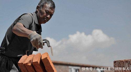 农民60了还干活，专家不嫌累老农反问5句话，专家无言以对！