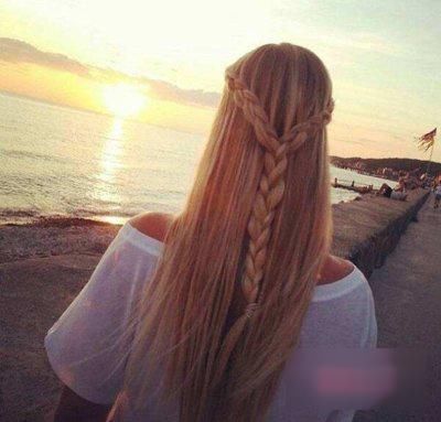 看了背影就想看你的脸的扎发发型,很吸睛哟!