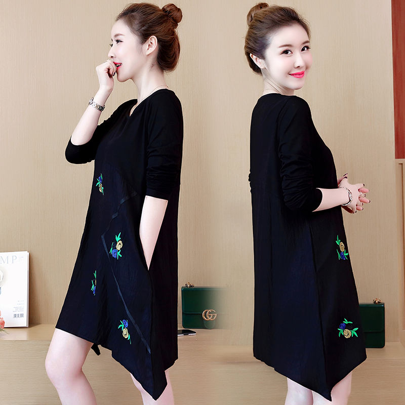 今年秋季流行穿黑色服装!显嫩显白，显瘦显高，40岁女人穿更美