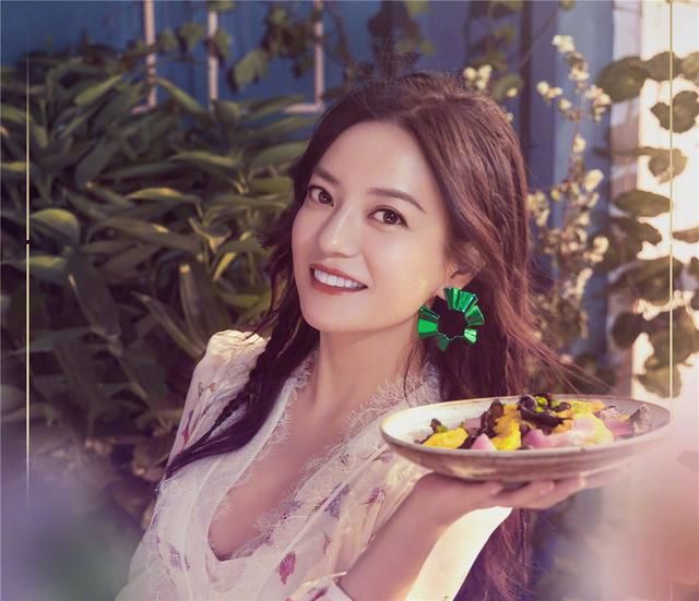 《中餐厅2》只看美食?让40+的赵薇、舒淇变少女的耳饰注意到没