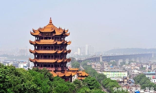 中国最厉害的三座大城市 全都依长江而建 如今都是国际大都市