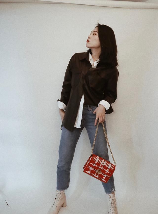  全塞：女人不要再把“衬衫”全塞裤子了，今夏流行这4种穿法，时髦减龄