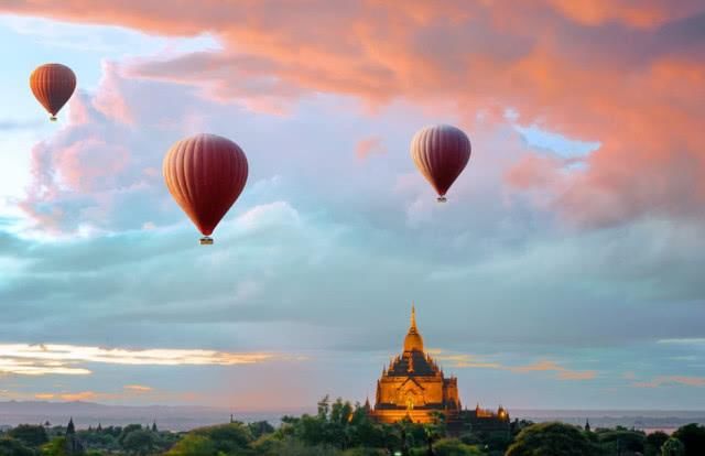 中缅边境:大量缅甸人开汽车来中国，看看他们都是开什么车?