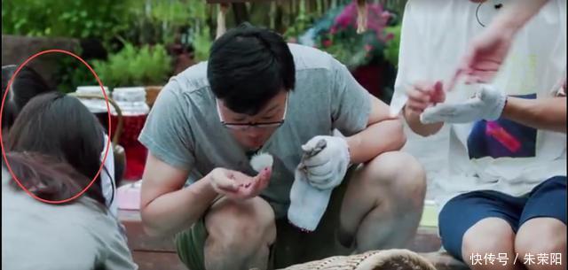 baby被尬黑假吃爆米花 节目组澄清:一粒米也值得作假?