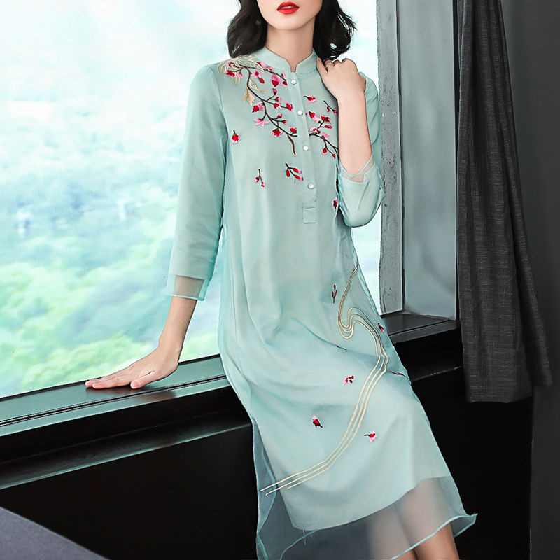 欧货裙昨天上新了，虽然小贵，却洋气时尚，让你气质优雅女神范