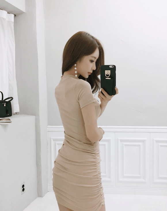 孙允珠裸色挂脖包臀裙, 美出新境界!