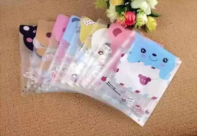 “毒书皮”强致癌、或致儿童性早熟?是谣言还是确有其事?