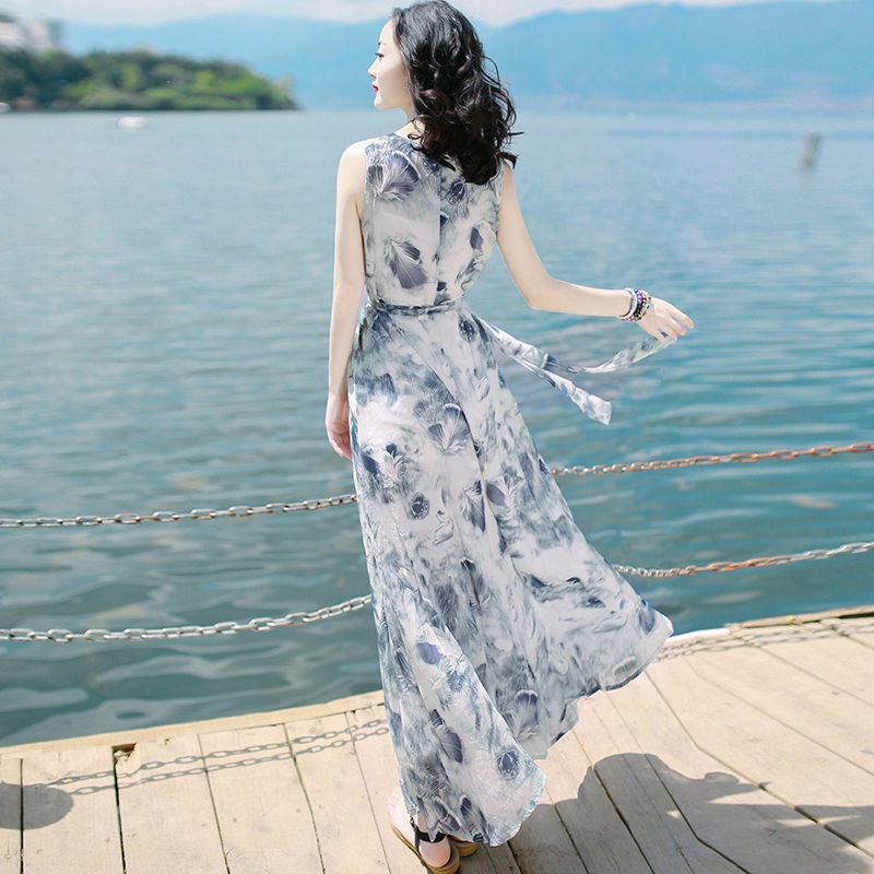 泳衣扔了吧!现在海边度假都穿“沙滩裙”，比比基尼还性感撩人