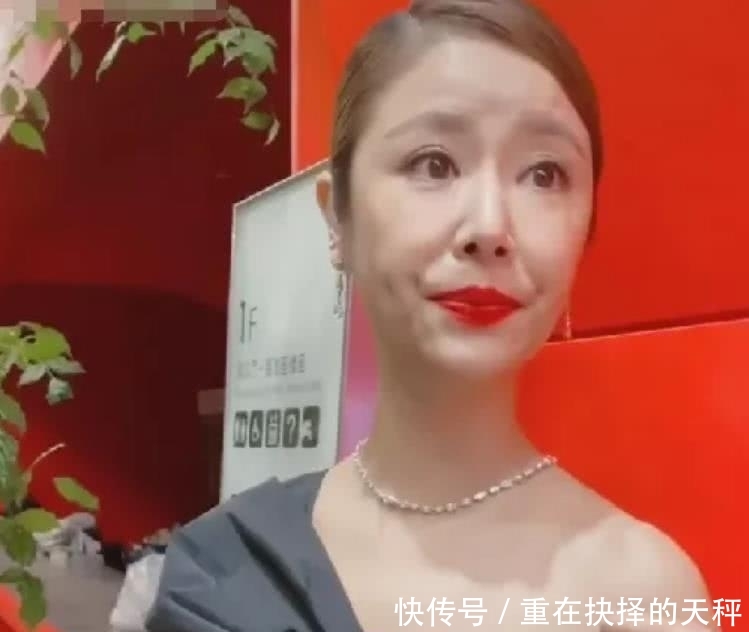  【滤镜】林心如“真人”长什么样？偶遇粉丝被关滤镜，看清正脸那刻：确定43岁了？