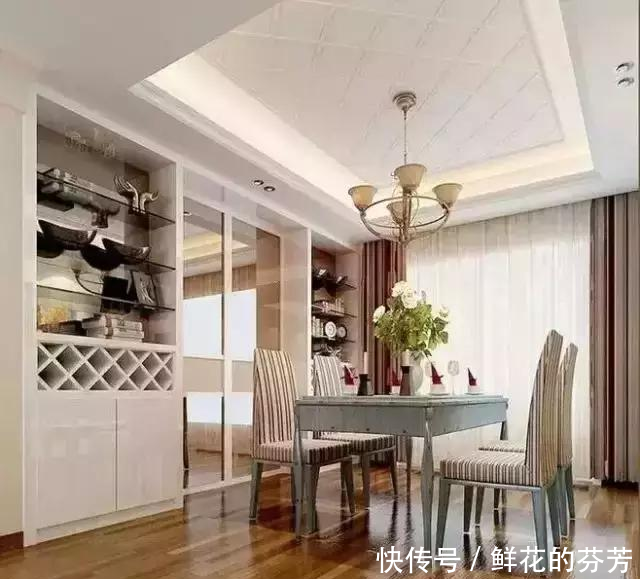 头一次见阳台卧室柜子这样装,太漂亮,门槛快被