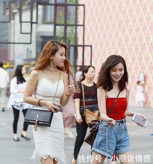 街拍图三穿半透明衣服，这种隐约的性感，果然最有“杀伤力”！