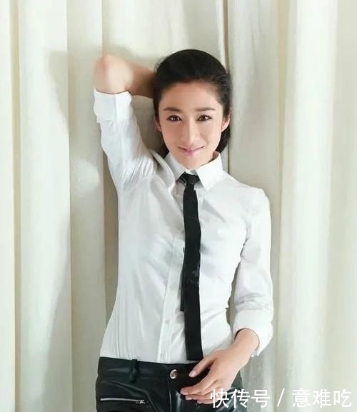  #低调#41岁刘思彤，出道22年形象多姿，如今低调嫁圈外富豪很幸福