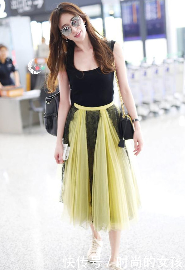 林志玲街拍不忘秀身材，这白纱裙体现了成熟女人的性感风情和气质