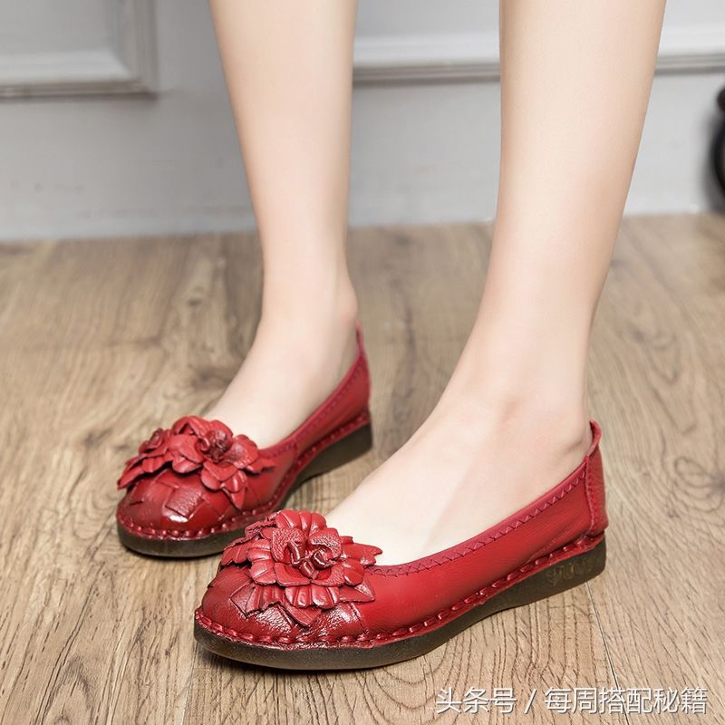 50岁妈妈，出门从不乱穿，穿这几款妈妈鞋，高贵典雅还特减龄