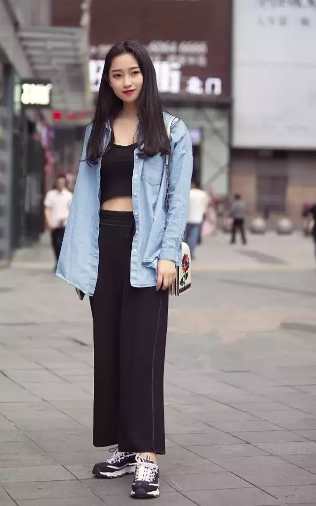 路人街拍，时髦又迷人的装扮，让你变得更有女神范!