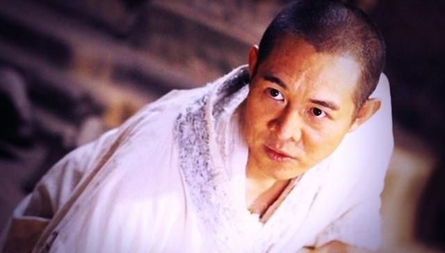 相差@与甄子丹相差4岁，与星爷玩文斗，与李连杰玩武斗，如今呢！