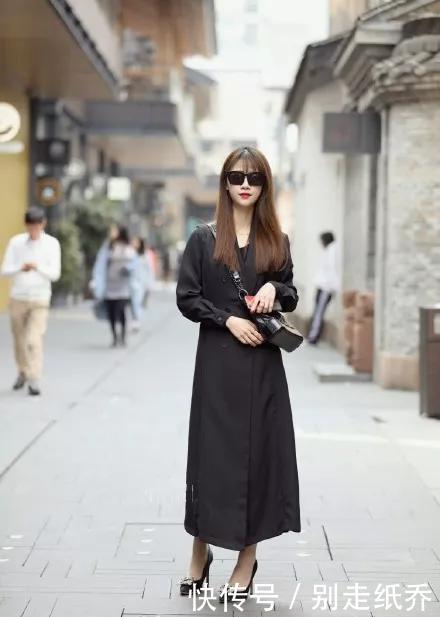 『美女』街拍:美女正因为有了高跟鞋的加持,搭配才显得足够的性感