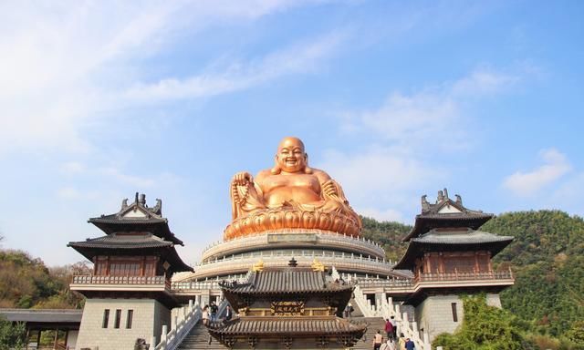 旅游进入寺院不能随意拍佛像，仅仅是因为迷信？看完就明白了