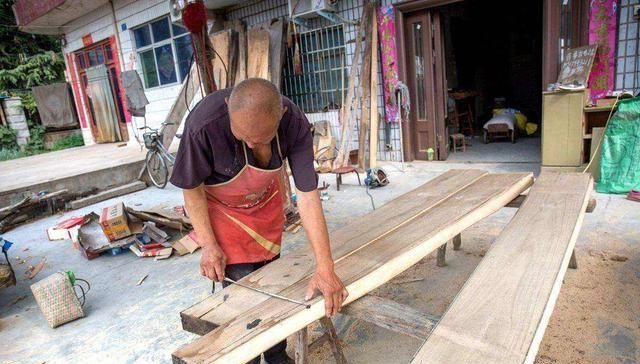  「道理」俗语“木匠不做齐头料，屠夫不杀五爪猪”，这样的规矩