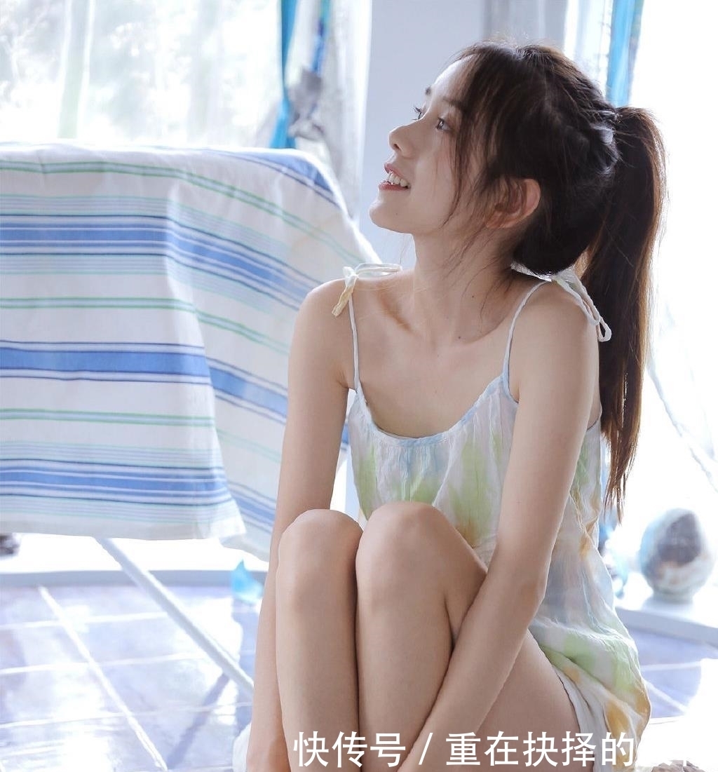 『写真』吊带裙性感美女居家私房写真