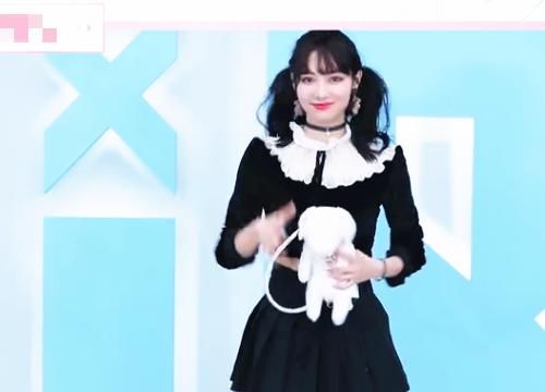  许佳琪■青你对许佳琪有多偏爱？唱主题曲连换4套造型，其他学员没这待遇