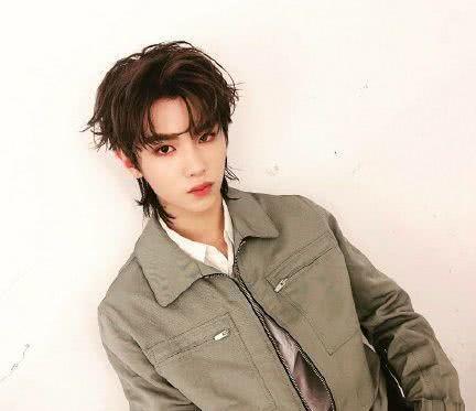 鲻鱼头发型得靠颜值撑！范丞丞像精灵，杨洋超日系，鹿晗不敢认！